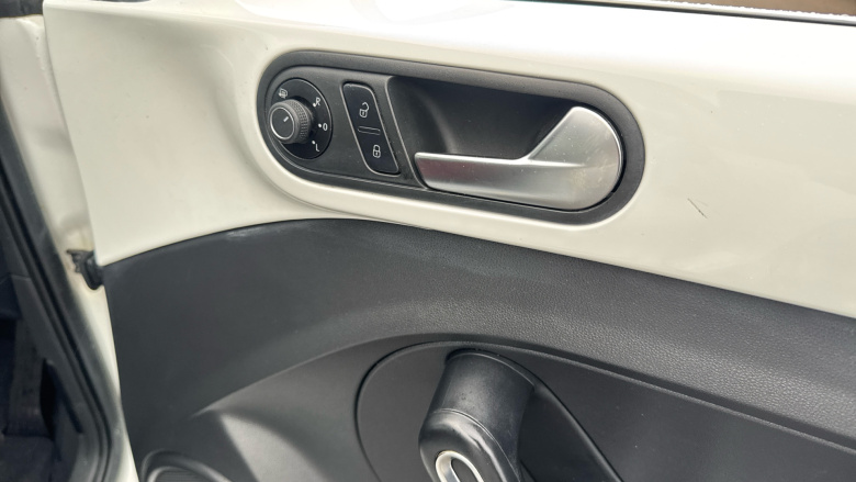 Volkswagen Beetle 1.6 TDI BlueMotion Tech Design 2dr Diesel Cabriolet